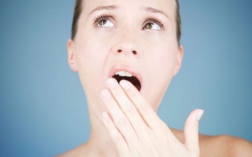 Hôi miệng là ảnh hưởng khó chịu của người bị trào ngược dạ dày thực quản