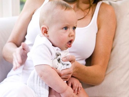 Cách trị trào ngược dạ dày cho trẻ em bé 5 tháng tuổi