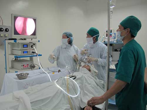 Nội soi là 1 trong các cách chẩn đoán trào ngược dạ dày