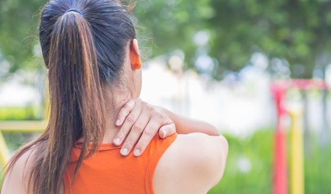 Bị trào ngược dạ dày dẫn có tới đau lưng trên không?
