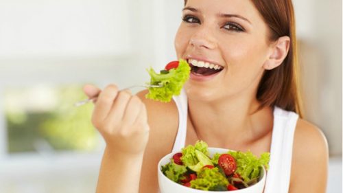 Ăn nhiều rau xanh giúp hệ tiêu hóa hoạt động tốt hơn