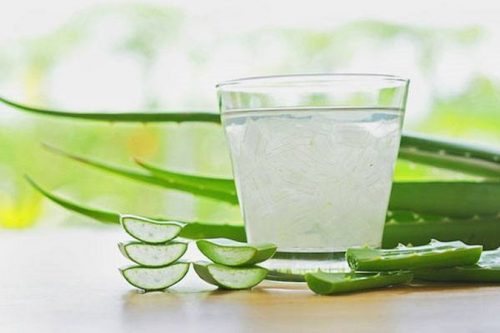 Uống nước nha đam giúp giảm nóng rát dạ dày