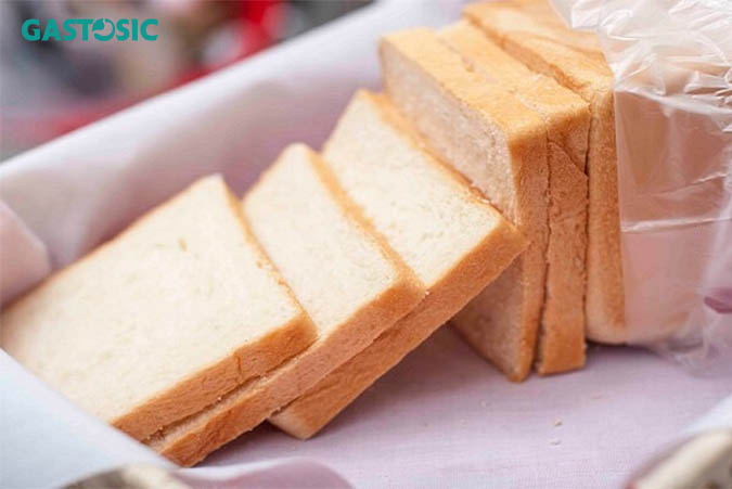 Bánh mỳ là thức ăn tốt để ăn khi bị ợ chua đau bụng