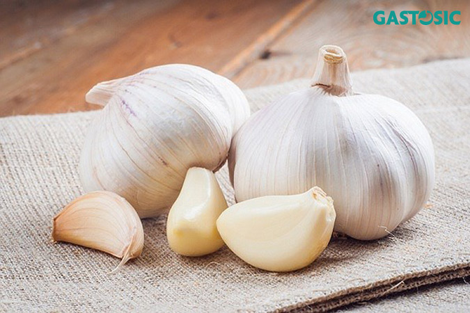 Tỏi khắc phục hiệu quả ợ chua đầy bụng