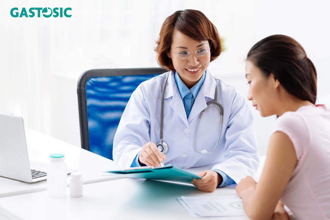 Gặp bác sĩ khi có triệu chứng trào ngược dạ dày 