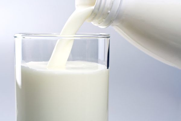 Trào ngược dạ dày có nên uống sữa không?