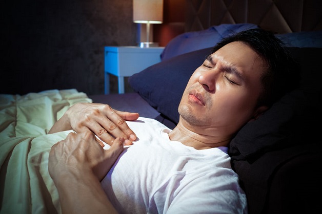 Trào ngược dạ dày thường xuyên xuất hiện về đêm gây mất ngủ